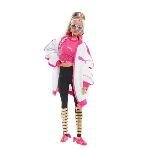Sportieve Barbie pop voor meisjes in een roze en zwarte sportoutfit.