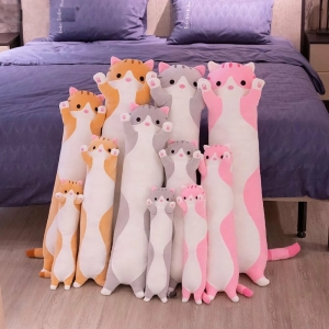 Set van 11 bruine, grijze en roze kussens in de vorm van een kat