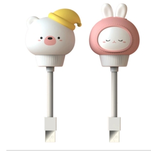 LED nachtlampjes met USB-stekker in de vorm van een roze konijn aan de rechterkant en een gele bier aan de linkerkant