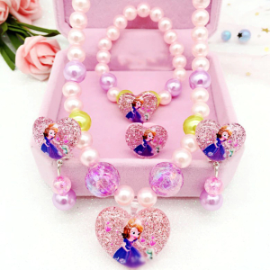 Open roze juwelendoosje met 4 Prinses Sofia erin juwelen