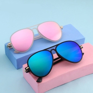 Modieuze zonnebril voor kleine meisjes in twee verschillende kleuren. Goede prestaties en geweldige stijl