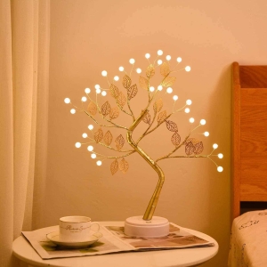 LED nachtlampje in de vorm van een boom voor de slaapkamer van een meisje. Goede kwaliteit, zeer origineel op een nachtkastje in een huis