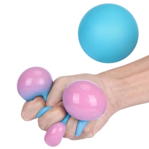 Een hand knijpt in een anti-stressbal die van kleur verandert van blauw naar roze wanneer erop gedrukt wordt