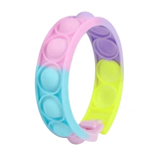 Een kleurrijke armband met pop-it
