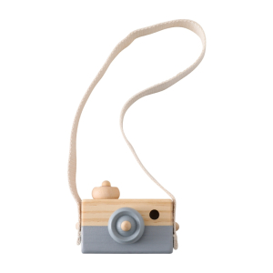 Grijs houten speelgoed in de vorm van een camera