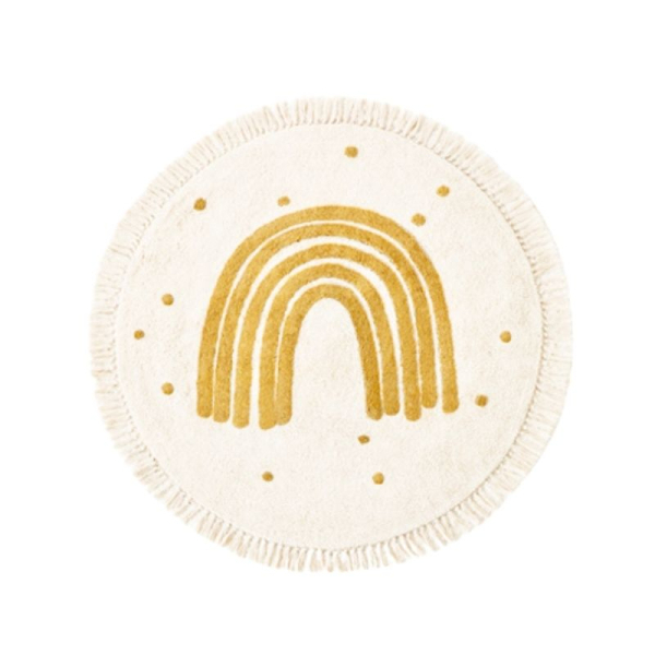 Zacht beige regenboogtapijt met kwastjes voor kinderen gepresenteerd op een witte achtergrond