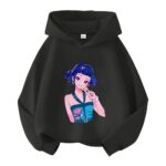 K-pop Demon Hunters Zoey Kindersweater voor meisjes op de voorkant. De sweater is zwart en met capuchon. Op witte achtergrond.