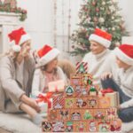 Calendrier de l'Avent à remplir mis en scène en famille, le jour de Noël.